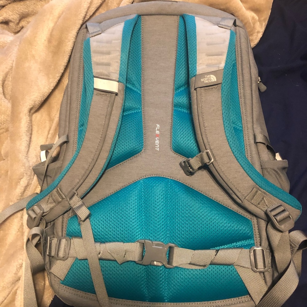North face backpack - Picture 3 of 8